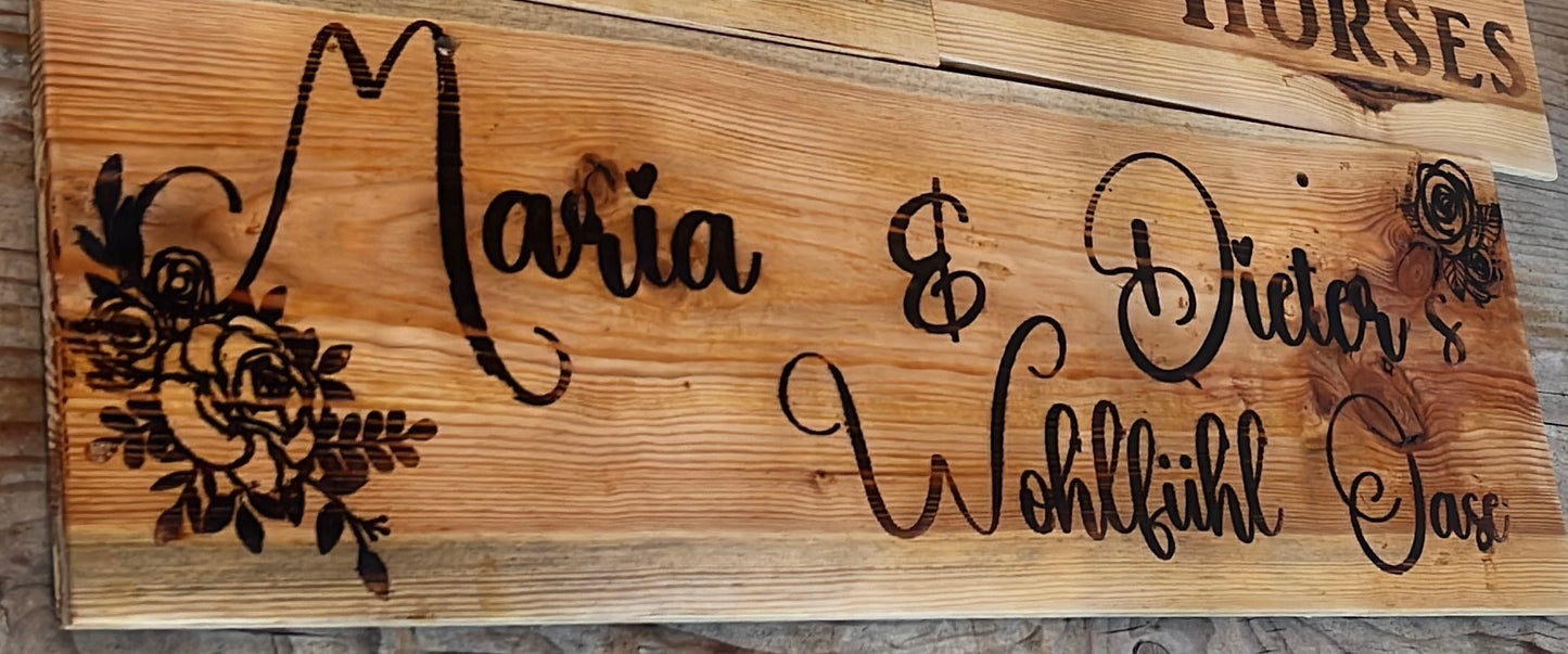 Holzschild mit individuell gebranntem Motiv