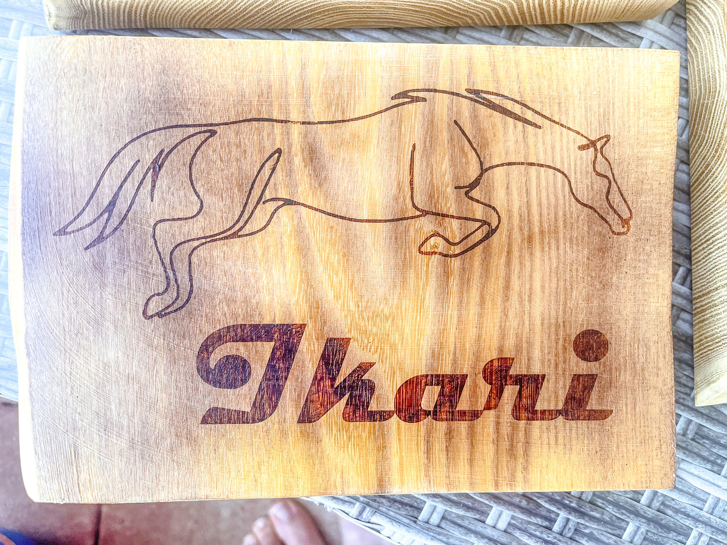 Holzschild mit individuell gebranntem Motiv